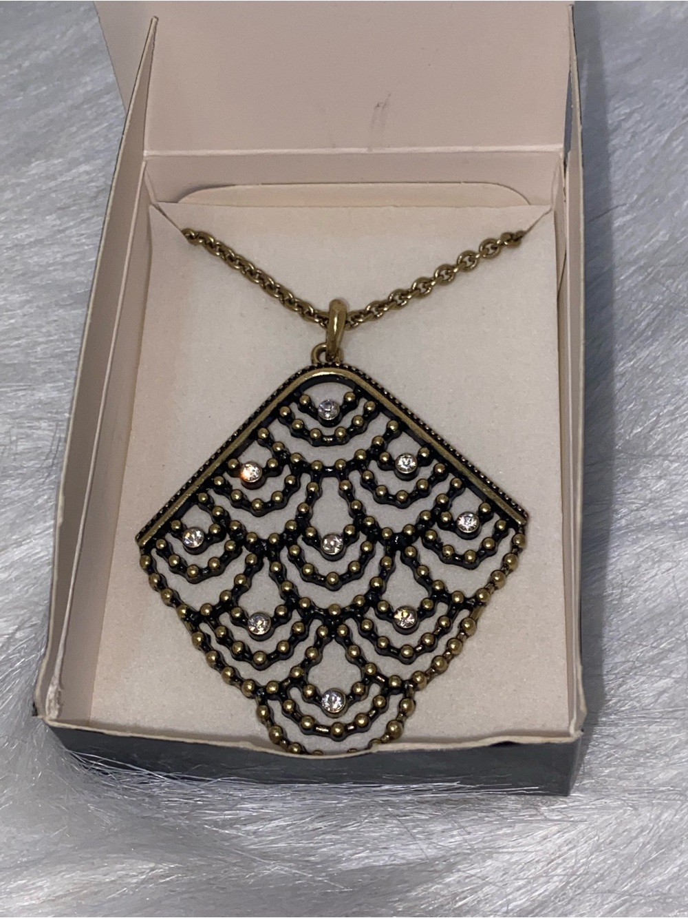Vintage NOS mark. by Avon Gold Black Mesh Scallop Rhinestone Pendant Necklace - Picture 11 of 13